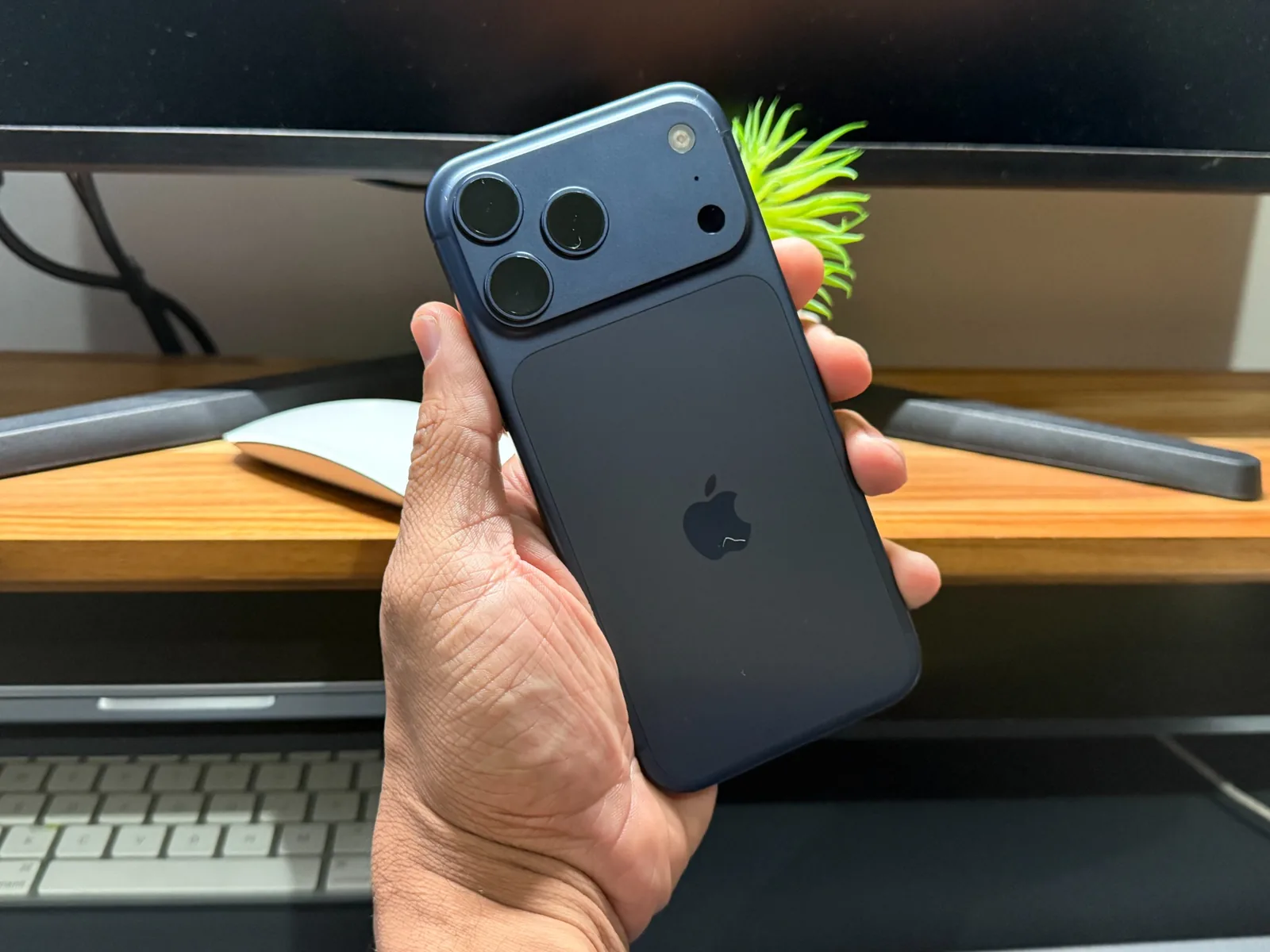 Apple parou de vender o iPhone 17 Pro Max: ainda vale a pena comprar?