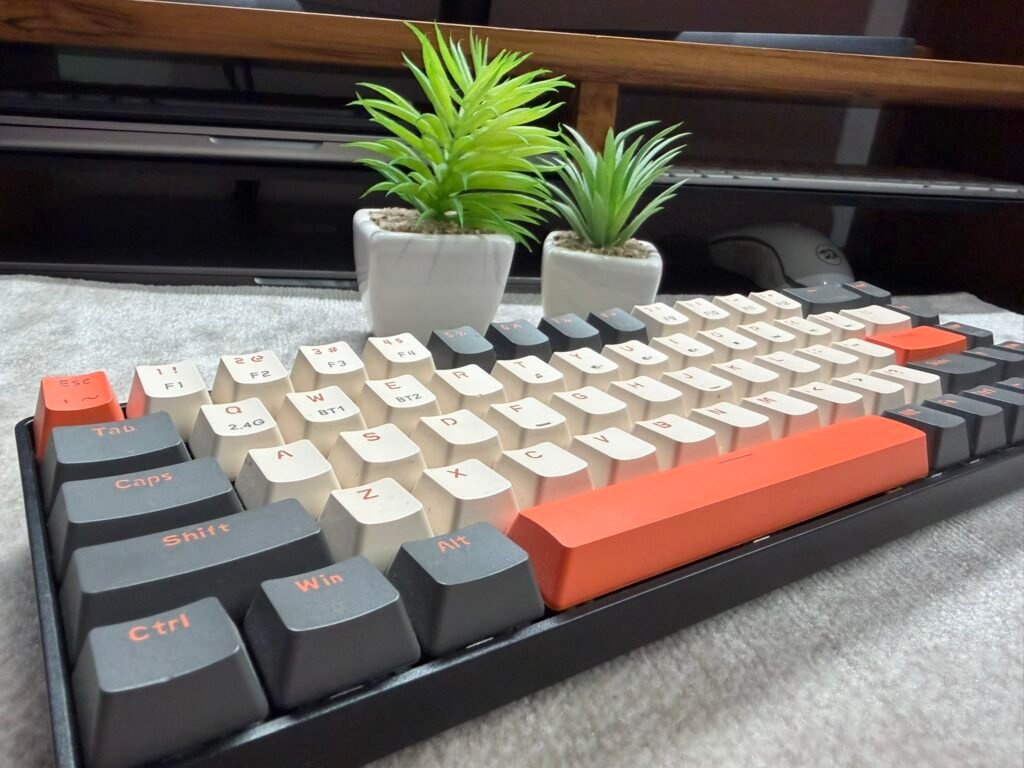 Teclado Ziyoulang K68 em foto lateral